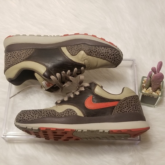 nike safari women's